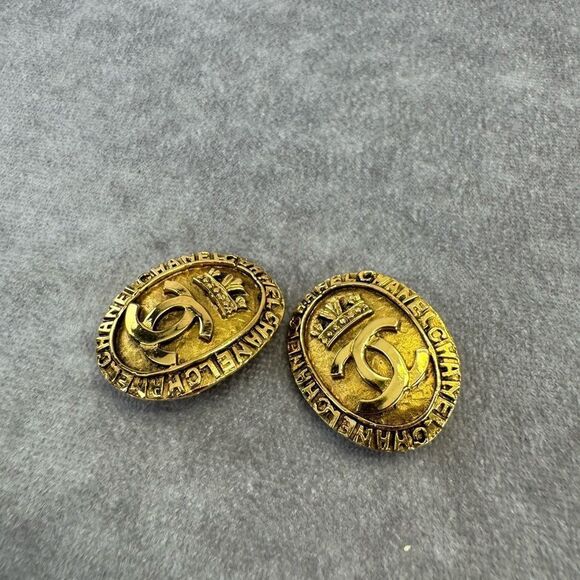 Chanel Vintage 1980s CC Crown Logo Ornate Oval Goldtone Clip-on Earrings - Picture 5 of 7